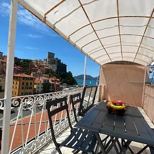 Square Views Apartment